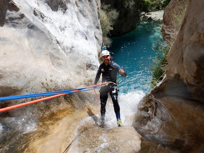 Tourtrek Guias de Montaña - Guía de senderismo en Granada